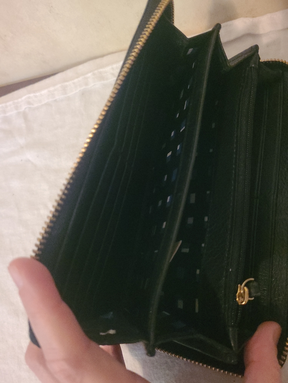 Kate Spade New York Black Leather Zip Around Wallet Wristlet Stripe Lining - Picture 5 of 7